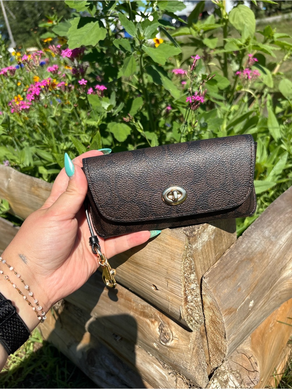 Modern Coach sunglasses case😎🖤